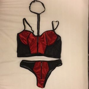 Lingerie set & choker. New. Bra & Bikini. Color: red and black . Size: small .